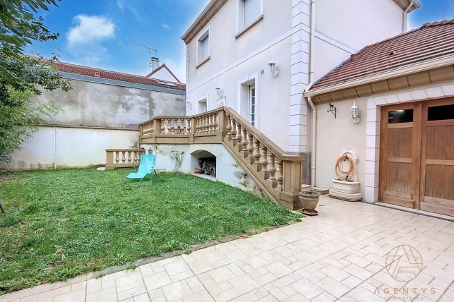 Maison à vendre 5 pièces de 102,5 m² à Saint-Maur-des-Fossés