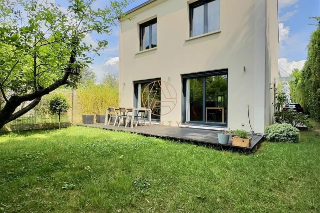 Maison à vendre 7 pièces de 133 m² à Chennevières-sur-Marne