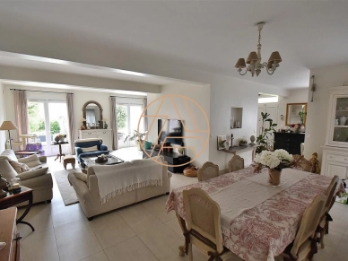 Maison à vendre 6 pièces de 152 m² à Saint-Maur-des-Fossés