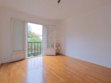 Maison à vendre 5 pièces de 136 m² à Saint-Maur-des-Fossés